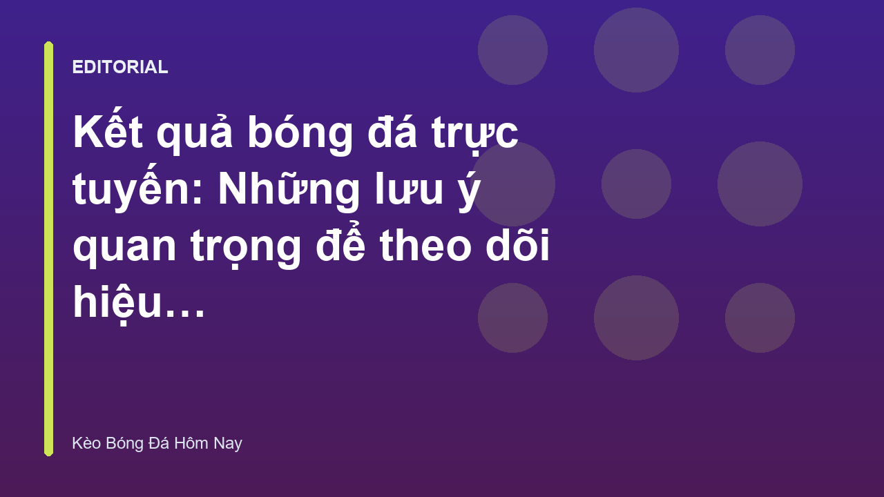 Người hâm mộ theo dõi kết quả bóng đá trực tuyến trên điện thoại